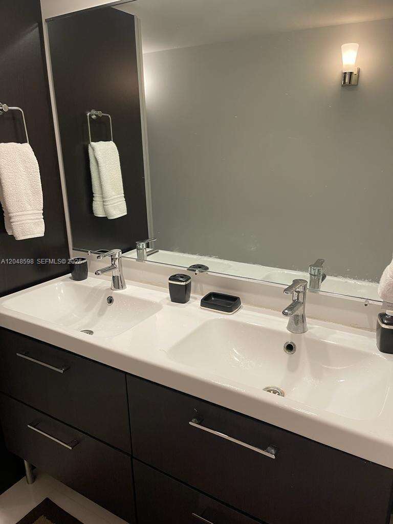 Arlen Beach at 5701 Collins Ave, Miami Beach, FL 33140 - For Rent photo 10