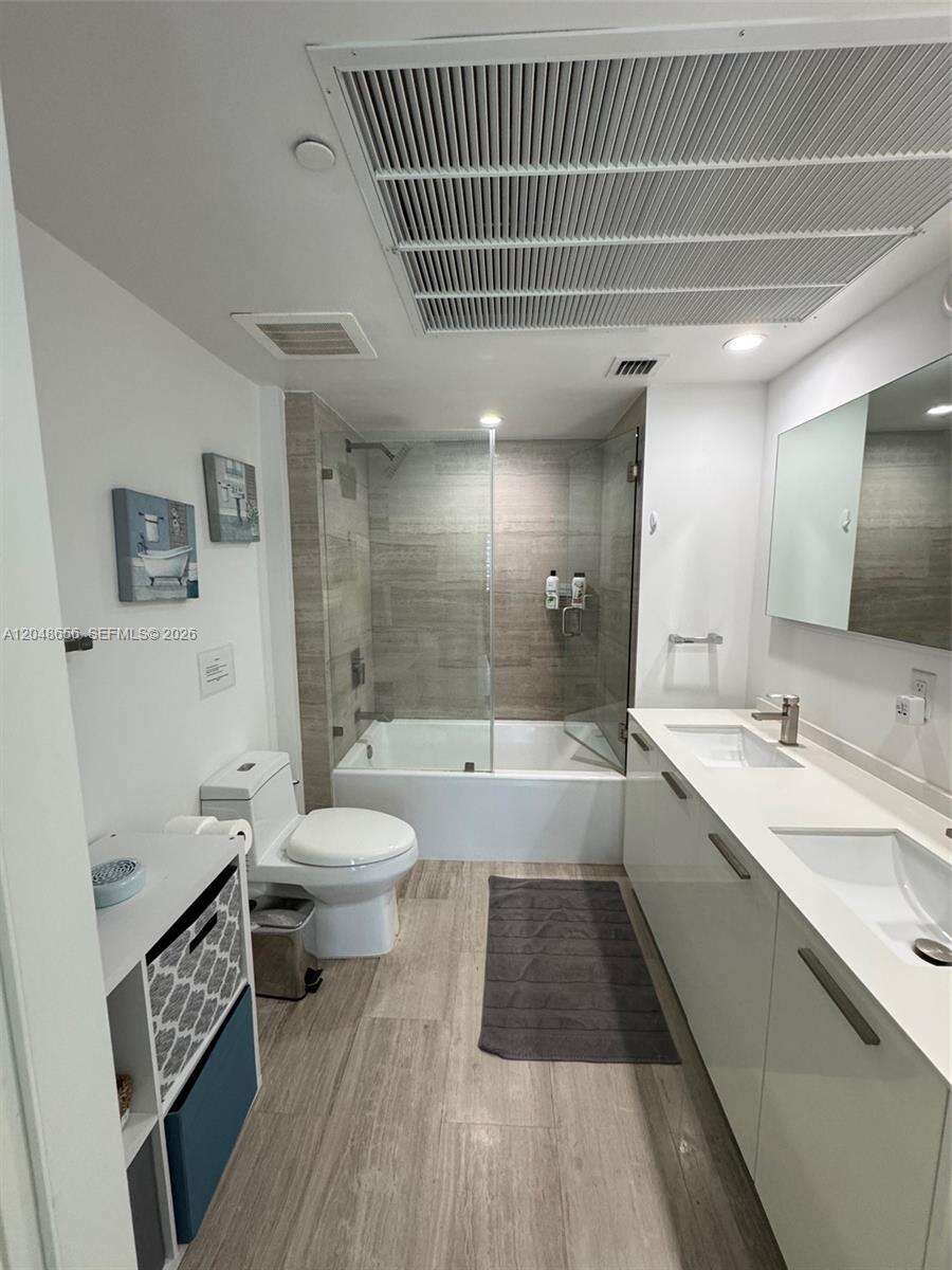 Brickell House at 1300 Brickell Bay Dr, Miami, FL 33131 - For Rent photo 16