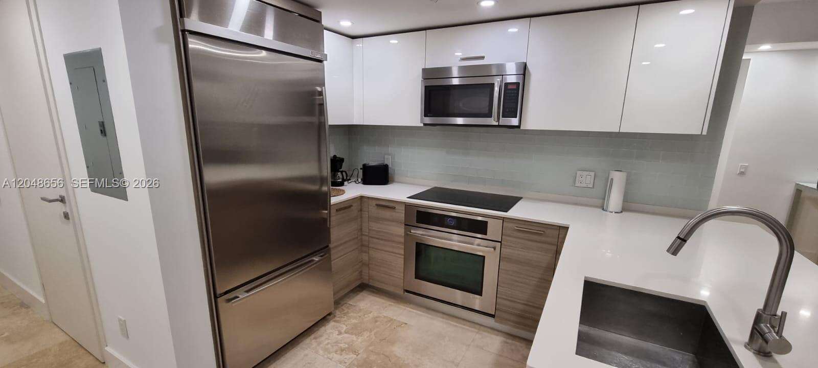 Brickell House at 1300 Brickell Bay Dr, Miami, FL 33131 - For Rent photo 7