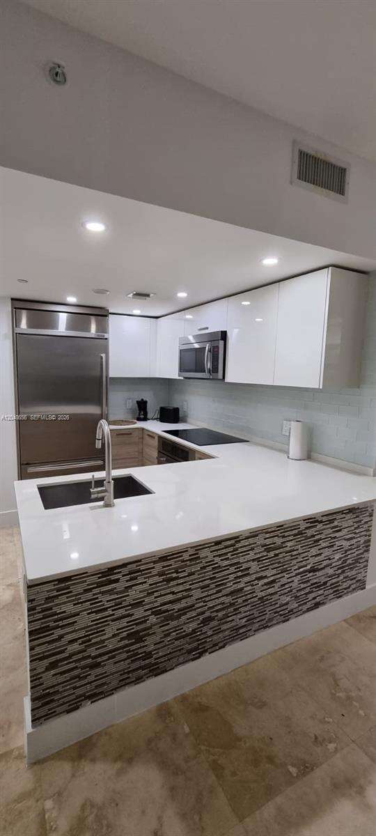 Brickell House at 1300 Brickell Bay Dr, Miami, FL 33131 - For Rent photo 8
