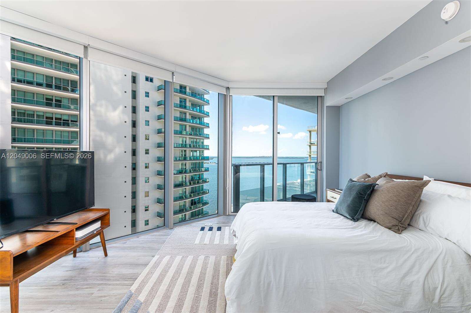 Brickell House at 1300 Brickell Bay Dr, Miami, FL 33131 - For Rent photo 15