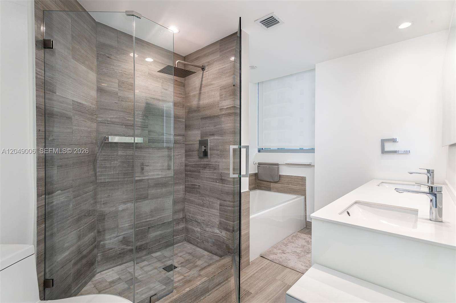 Brickell House at 1300 Brickell Bay Dr, Miami, FL 33131 - For Rent photo 19