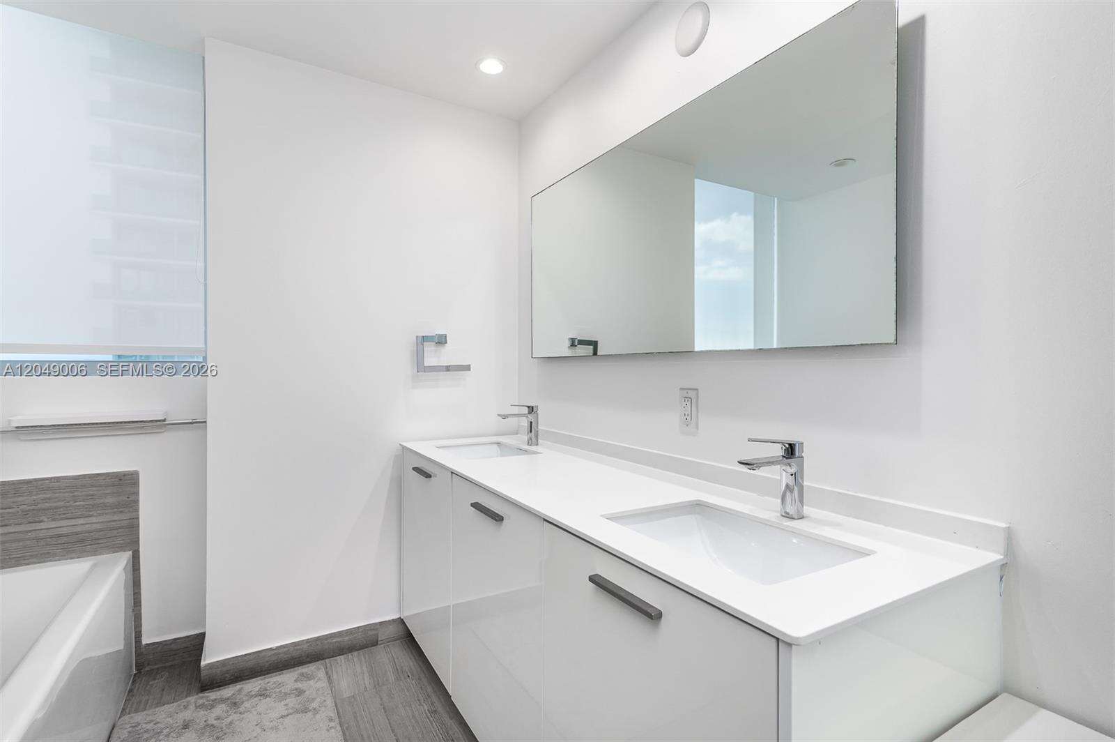 Brickell House at 1300 Brickell Bay Dr, Miami, FL 33131 - For Rent photo 20