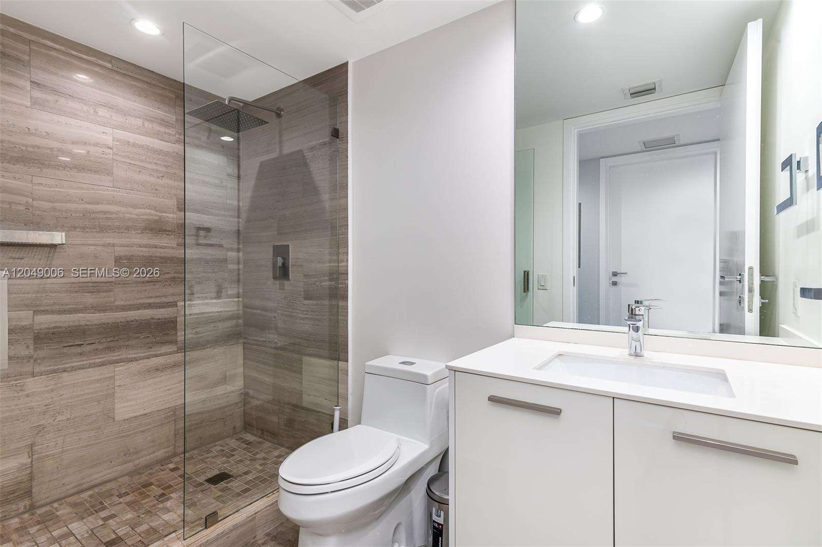 Brickell House at 1300 Brickell Bay Dr, Miami, FL 33131 - For Rent photo 21