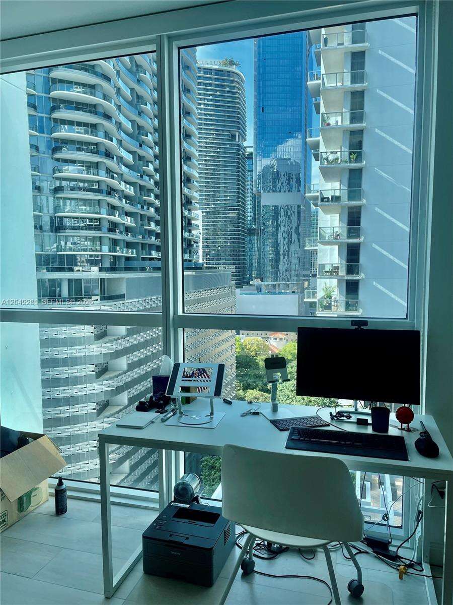 The Bond On Brickell at 1080 Brickell Ave, Miami, FL 33131 - For Rent photo 4