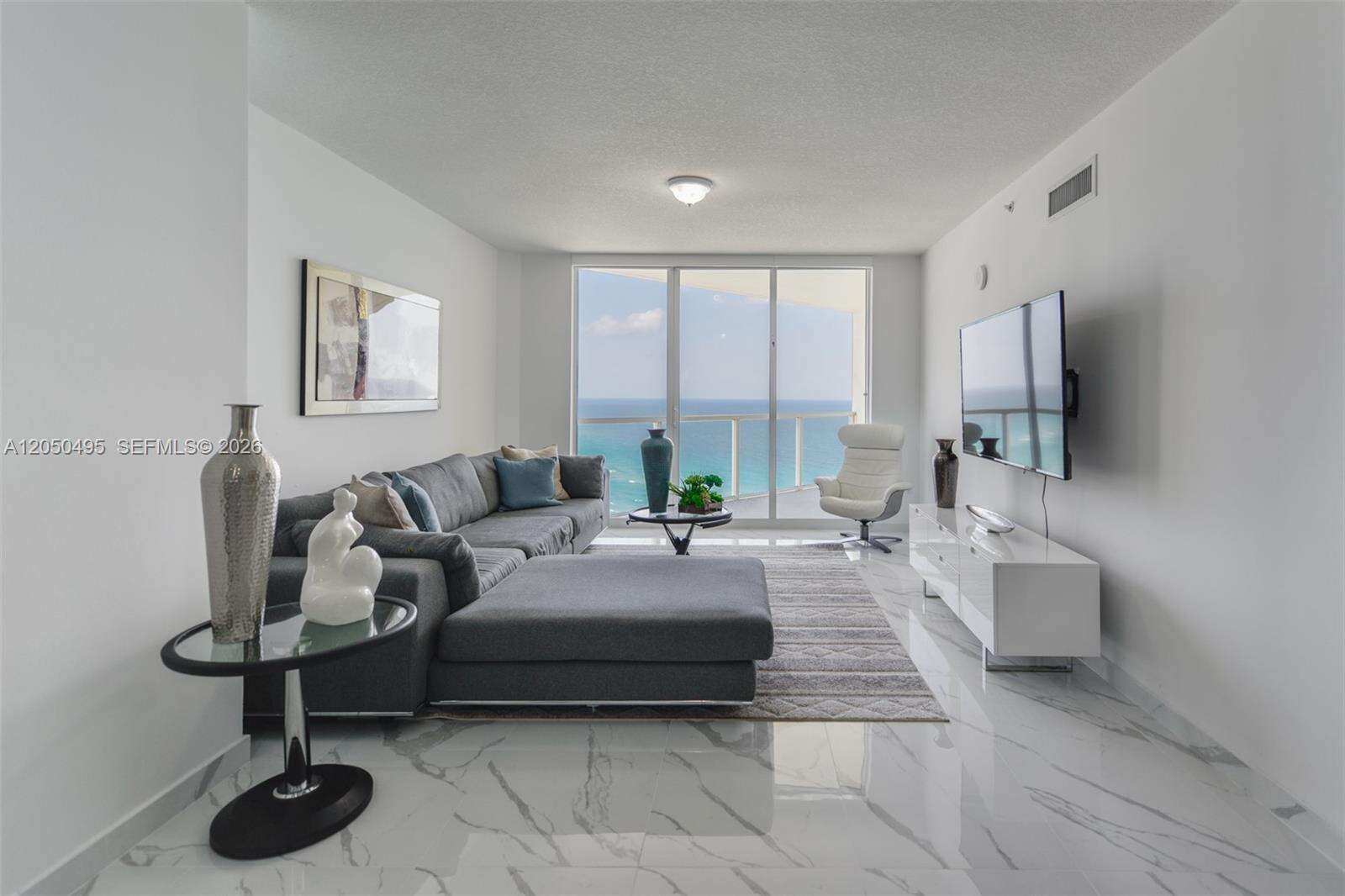 La Perla at 16699 Collins Ave, Sunny Isles Beach, FL 33160 - For Rent photo 2