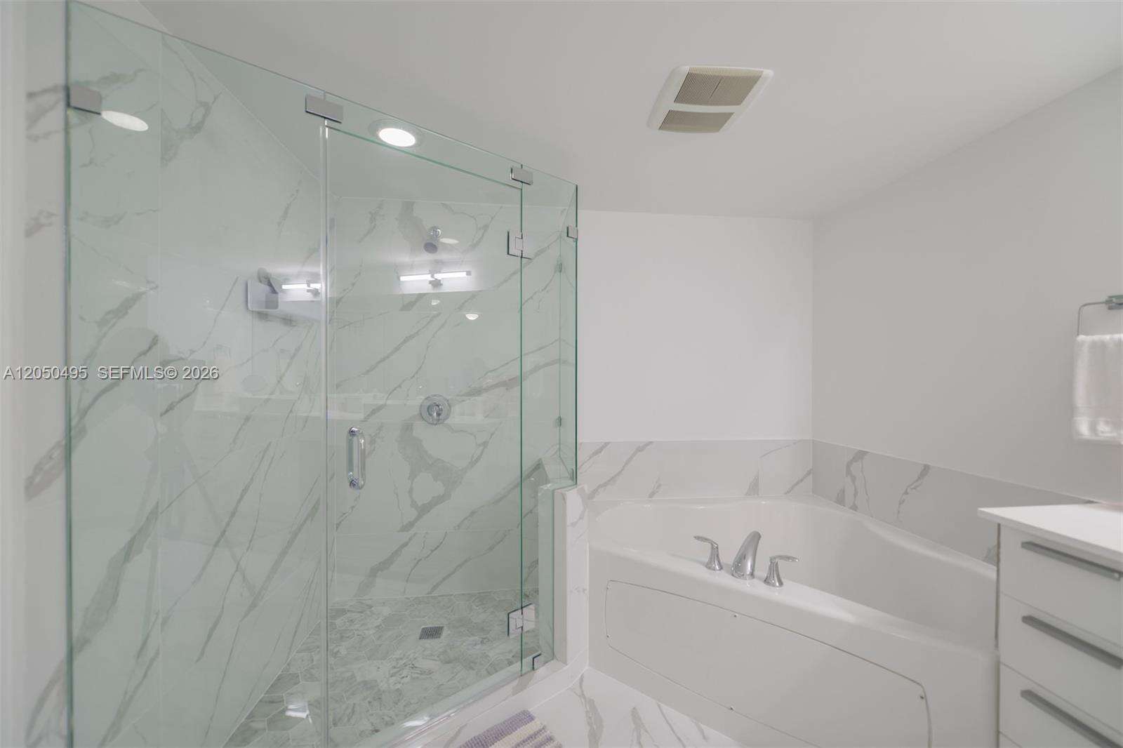 La Perla at 16699 Collins Ave, Sunny Isles Beach, FL 33160 - For Rent photo 12