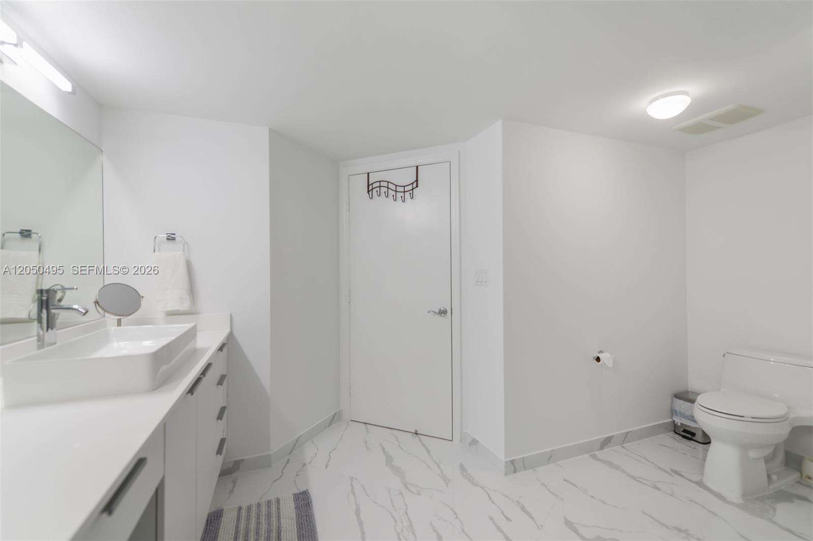 La Perla at 16699 Collins Ave, Sunny Isles Beach, FL 33160 - For Rent photo 13