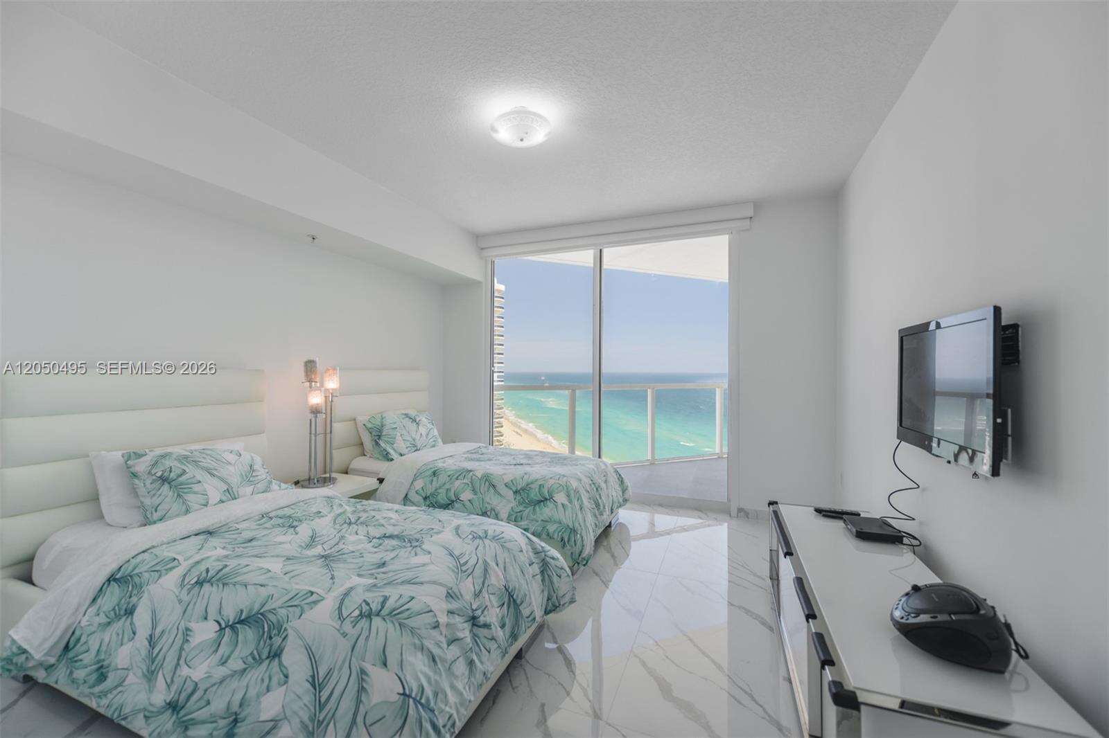 La Perla at 16699 Collins Ave, Sunny Isles Beach, FL 33160 - For Rent photo 15