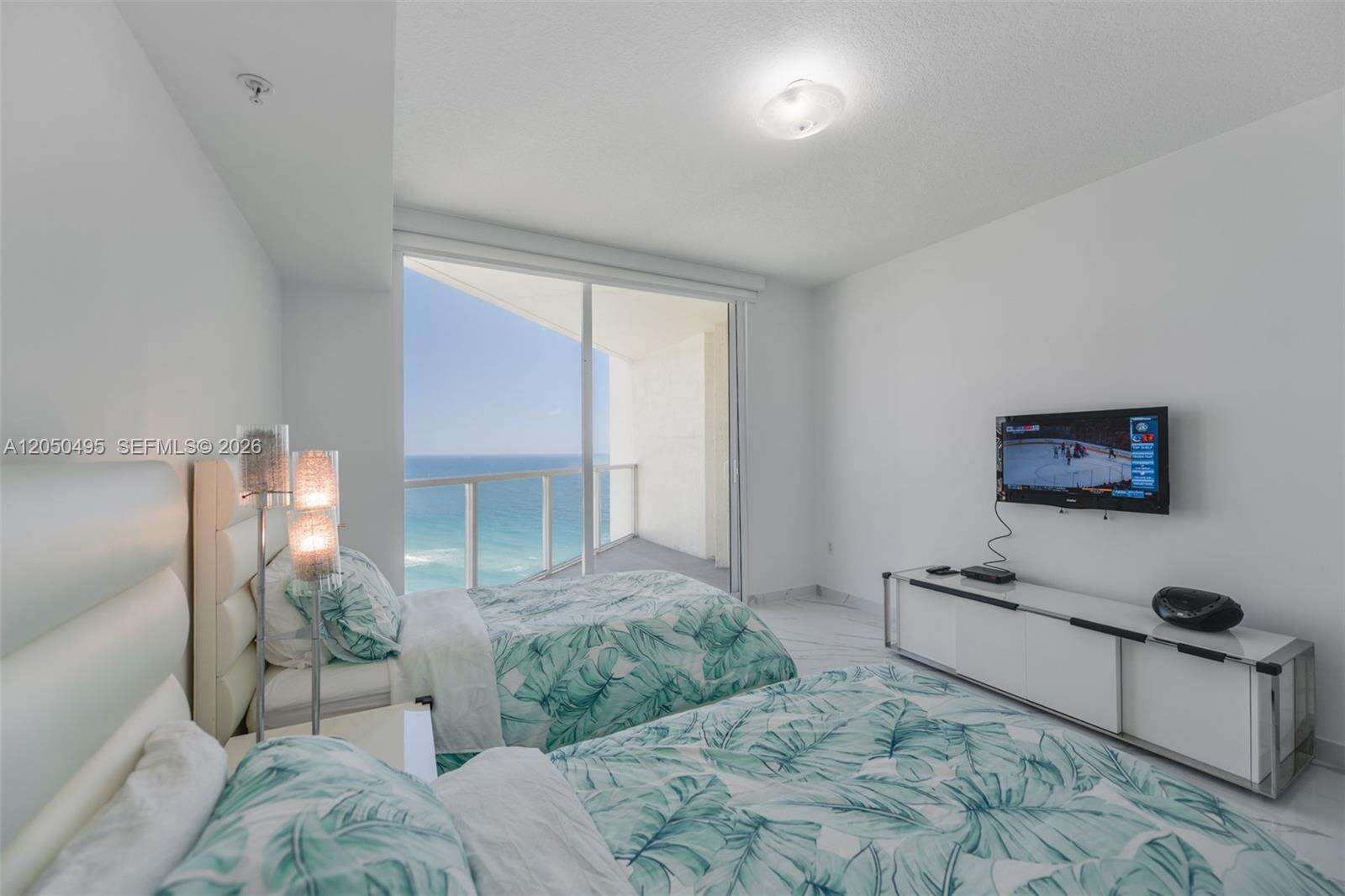 La Perla at 16699 Collins Ave, Sunny Isles Beach, FL 33160 - For Rent photo 17