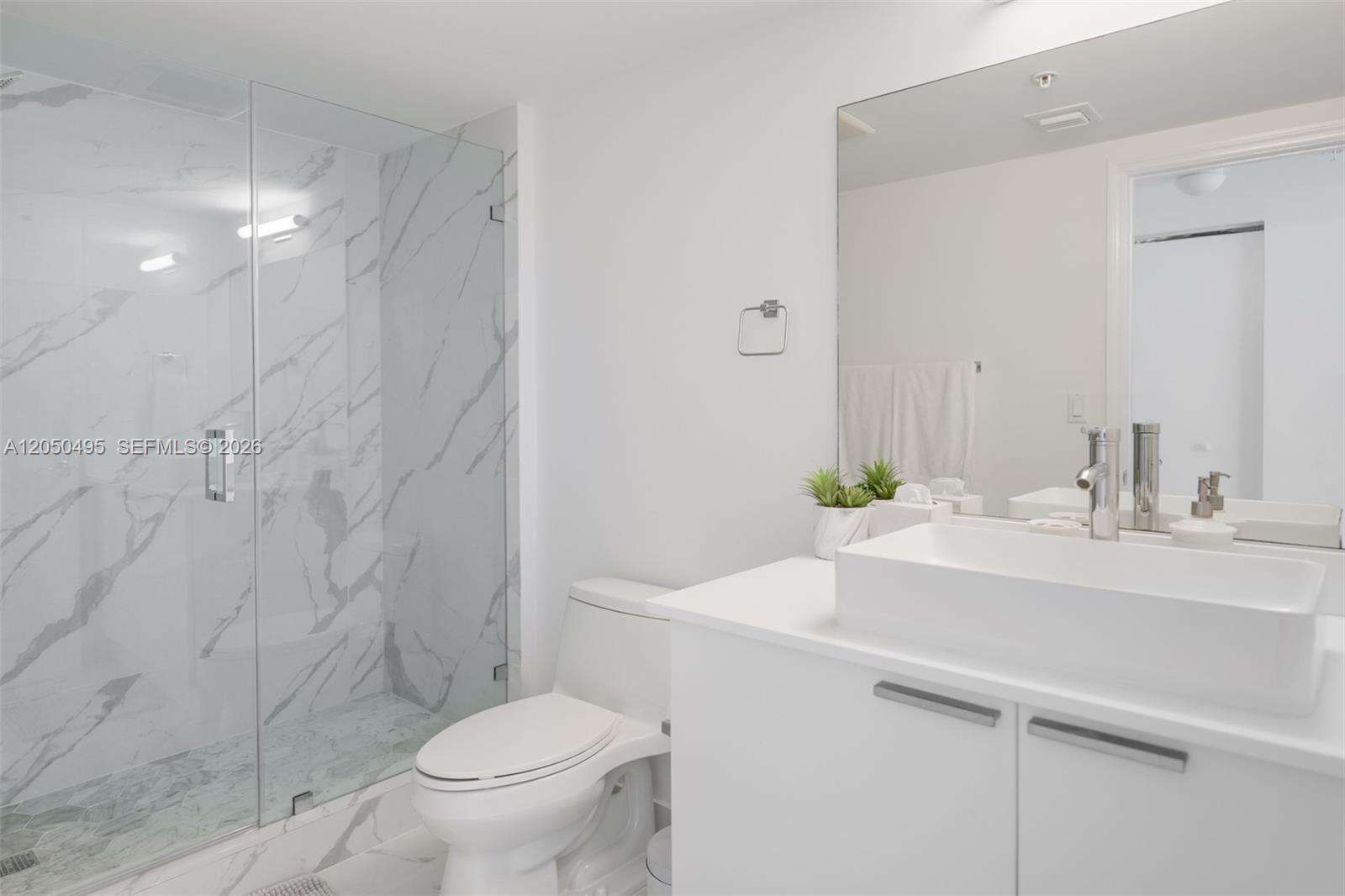 La Perla at 16699 Collins Ave, Sunny Isles Beach, FL 33160 - For Rent photo 18