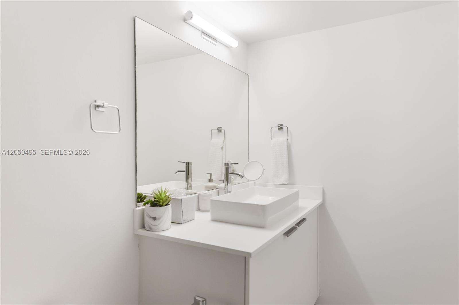 La Perla at 16699 Collins Ave, Sunny Isles Beach, FL 33160 - For Rent photo 19