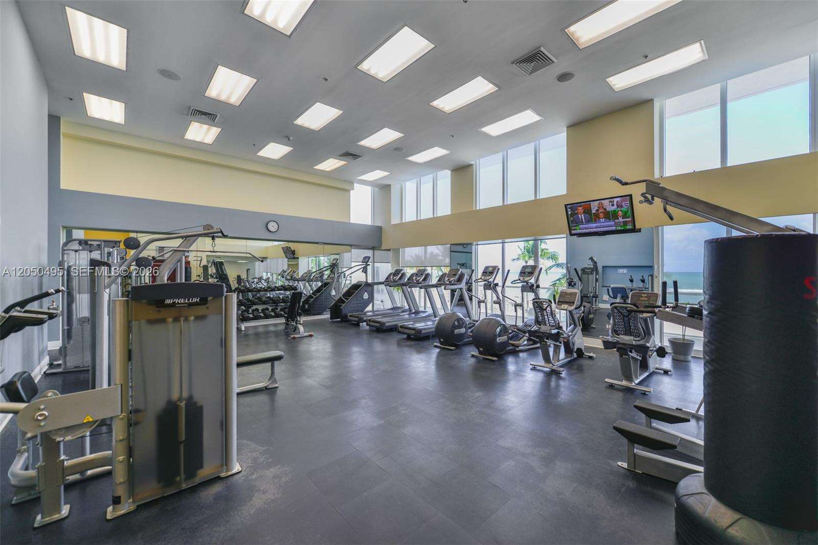 La Perla at 16699 Collins Ave, Sunny Isles Beach, FL 33160 - For Rent photo 32