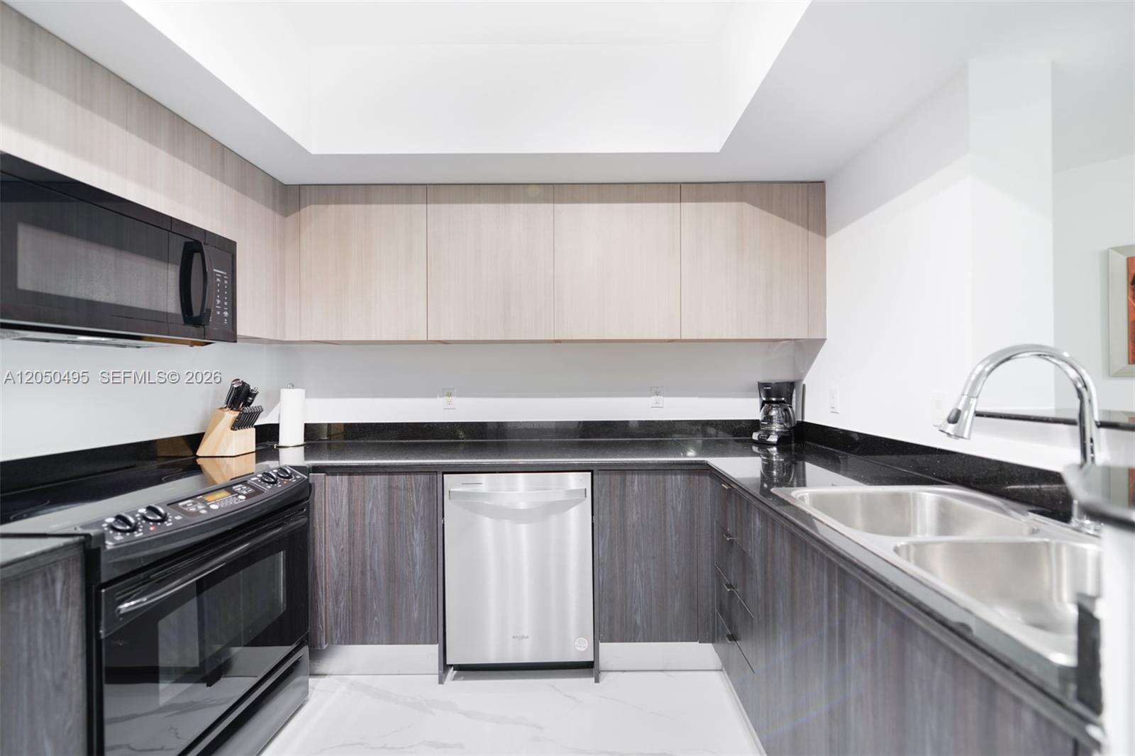 La Perla at 16699 Collins Ave, Sunny Isles Beach, FL 33160 - For Rent photo 9