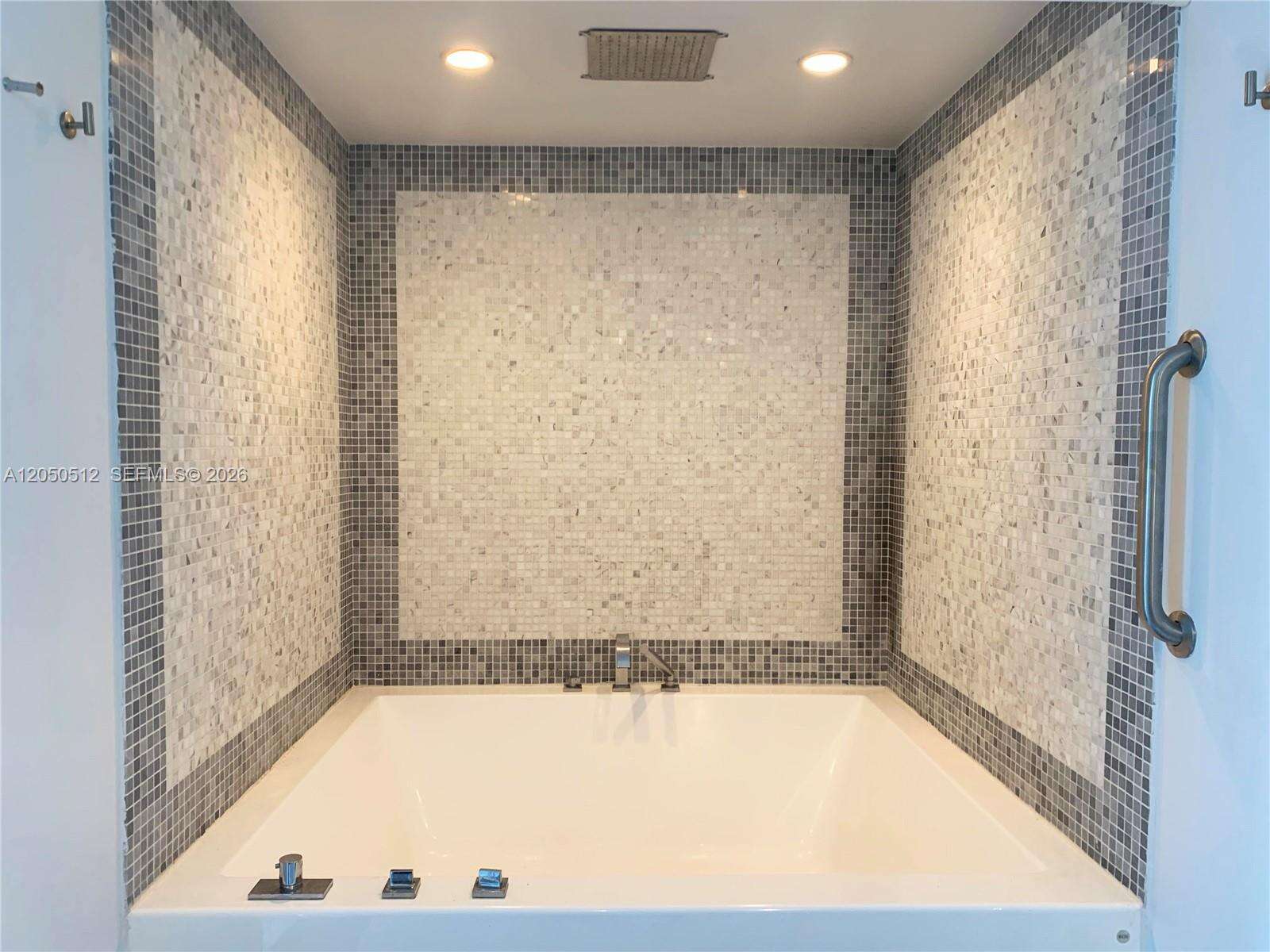 Epic Residences at 200 Biscayne Blvd Way, Miami, FL 33131 - For Rent photo 14