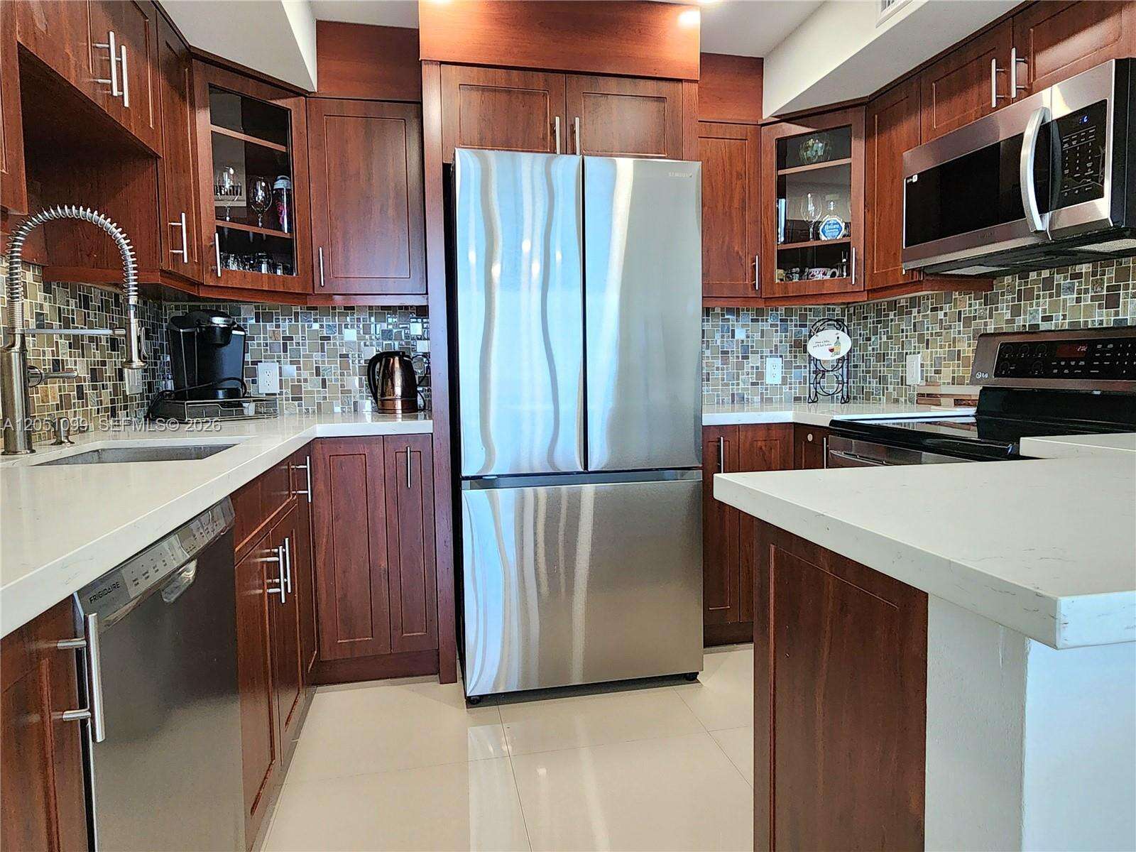 Alexander Towers at 3505 Ocean Dr, Hollywood, FL 33019 - For Rent photo 9