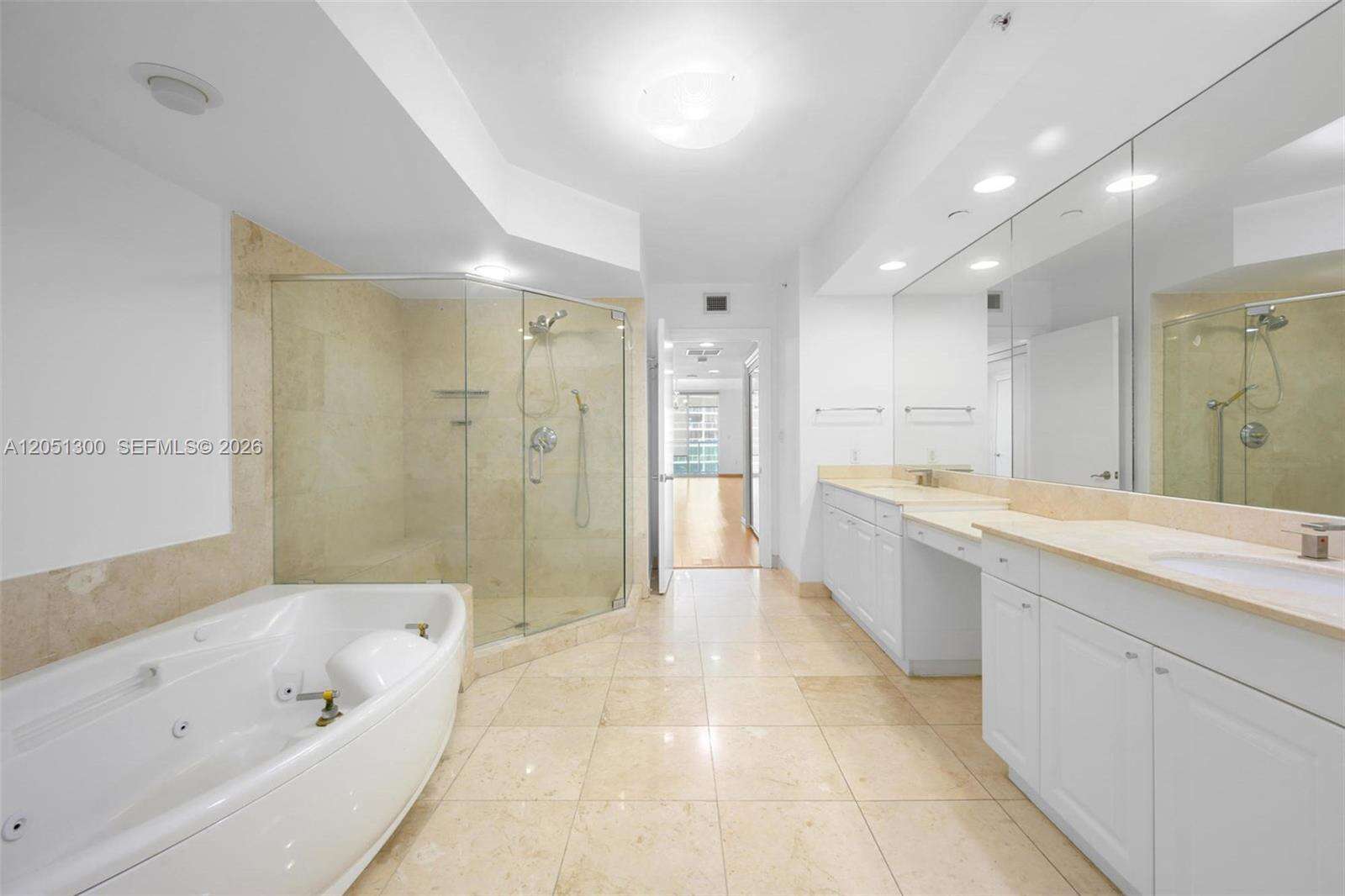 Hamptons South at 20201 Country Club Dr, Aventura, FL 33180 - For Rent photo 18