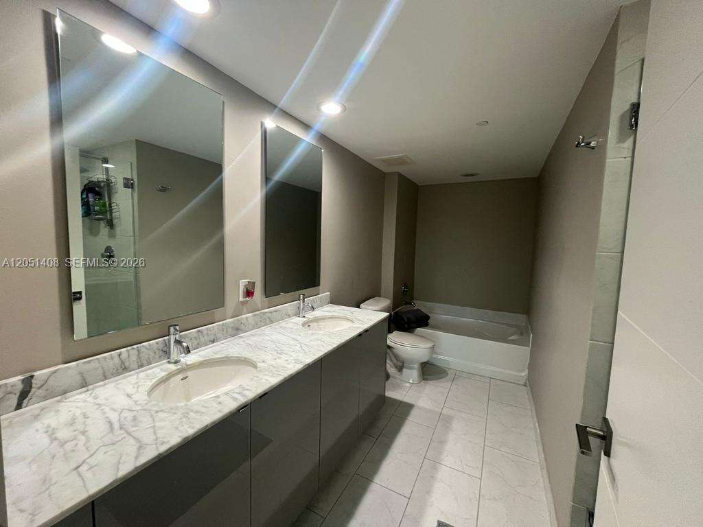 The Plaza On Brickell West at 951 Brickell Ave, Miami, FL 33131 - For Rent photo 3