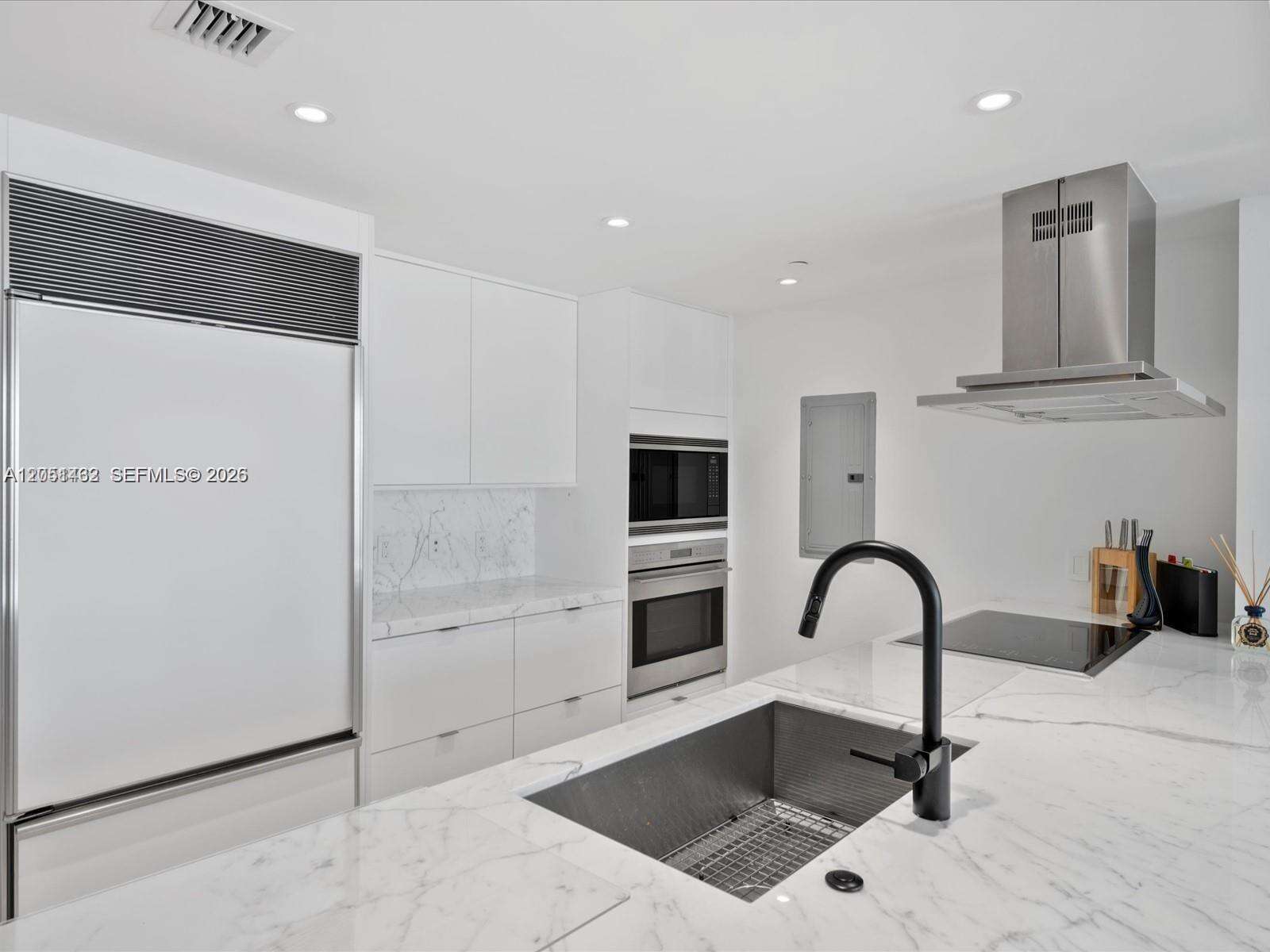 Icon Brickell 2 at 495 Brickell Ave, Miami, FL 33131 - For Rent photo 6