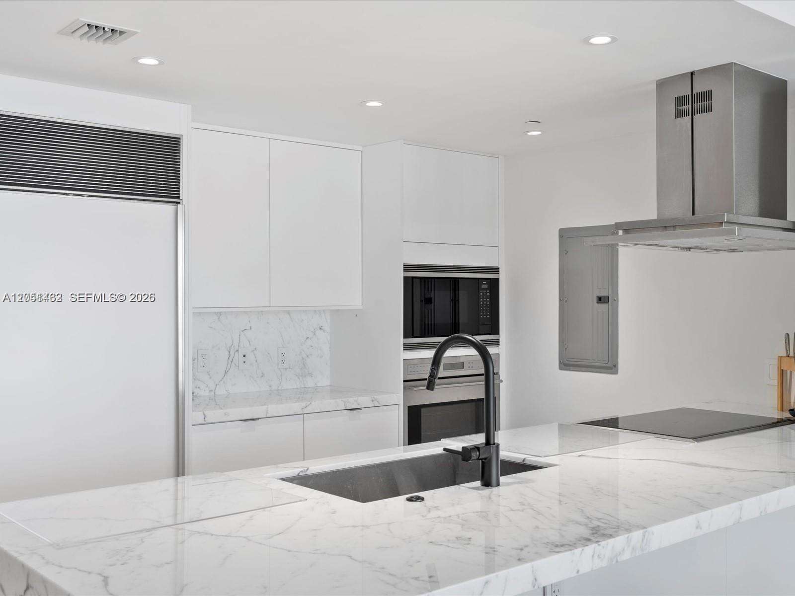 Icon Brickell 2 at 495 Brickell Ave, Miami, FL 33131 - For Rent photo 7