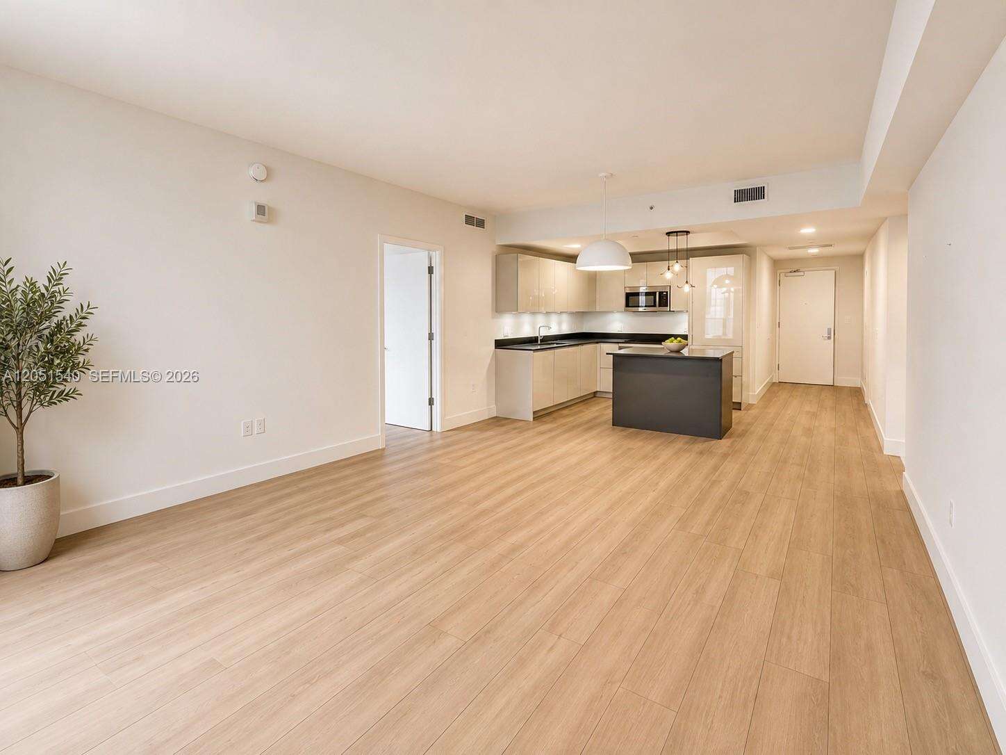 1010 Brickell at 1010 Brickell Ave, Miami, FL 33131 - For Rent photo 2