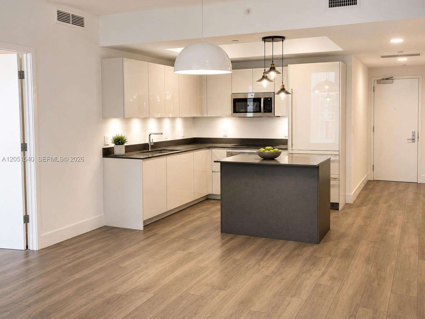 1010 Brickell at 1010 Brickell Ave, Miami, FL 33131 - For Rent photo 4