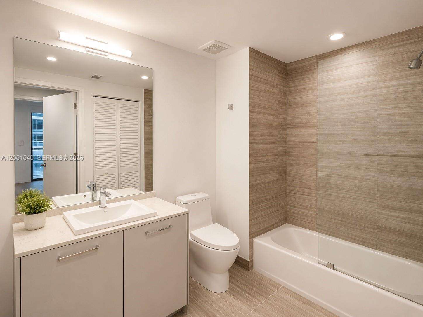1010 Brickell at 1010 Brickell Ave, Miami, FL 33131 - For Rent photo 9