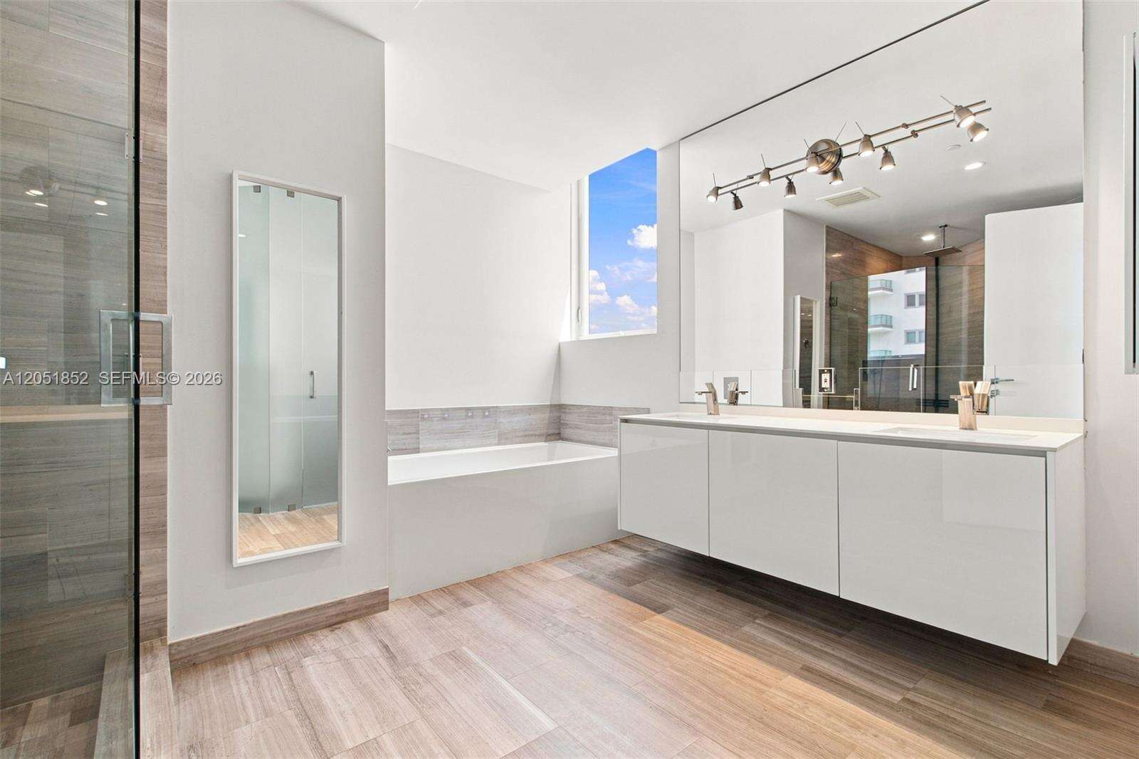 Brickell House at 1300 Brickell Bay Dr, Miami, FL 33131 - For Rent photo 25