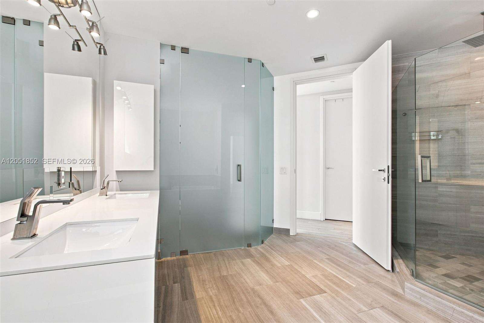 Brickell House at 1300 Brickell Bay Dr, Miami, FL 33131 - For Rent photo 26