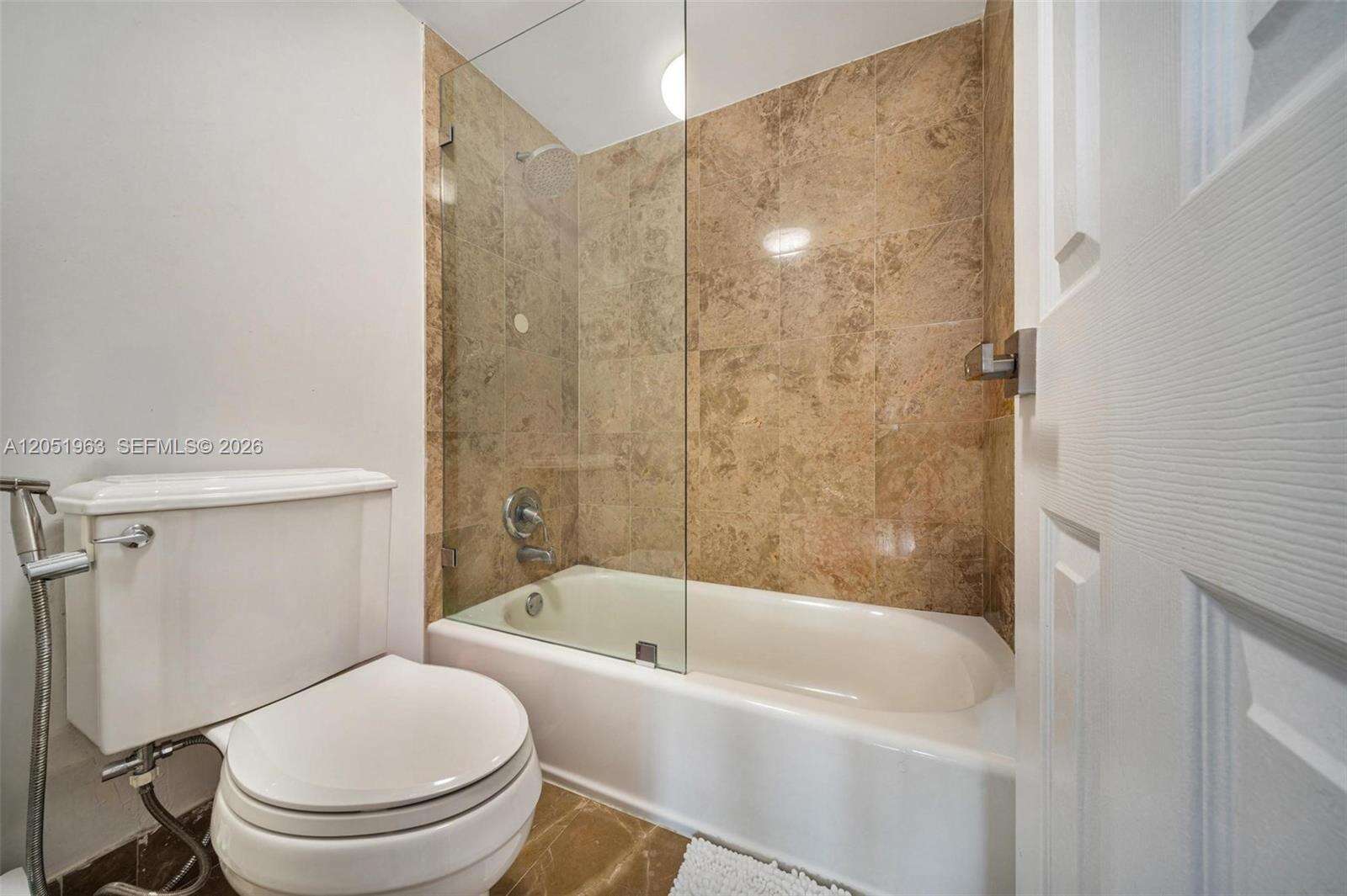 Arlen Beach at 5701 Collins Ave, Miami Beach, FL 33140 - For Rent photo 13