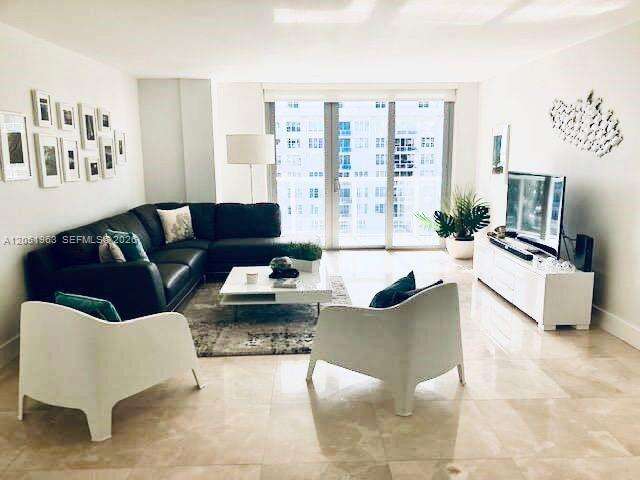 Arlen Beach at 5701 Collins Ave, Miami Beach, FL 33140 - For Rent photo 3