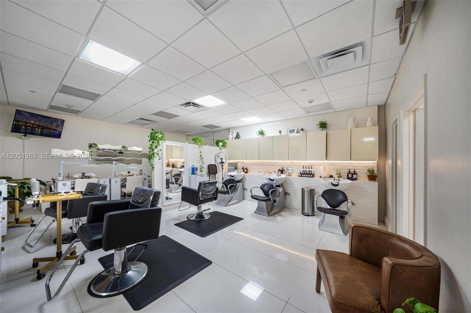 Arlen Beach at 5701 Collins Ave, Miami Beach, FL 33140 - For Rent photo 23