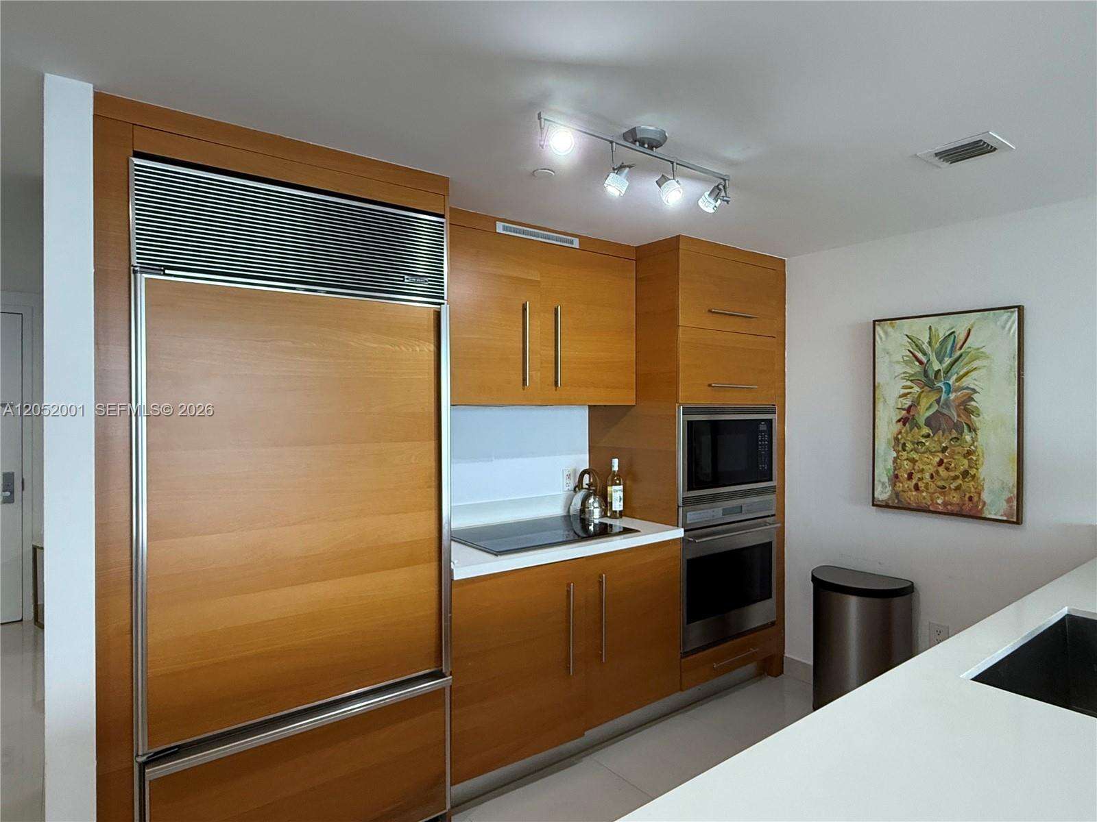 Icon Brickell 1 at 475 Brickell Ave, Miami, FL 33131 - For Rent photo 3