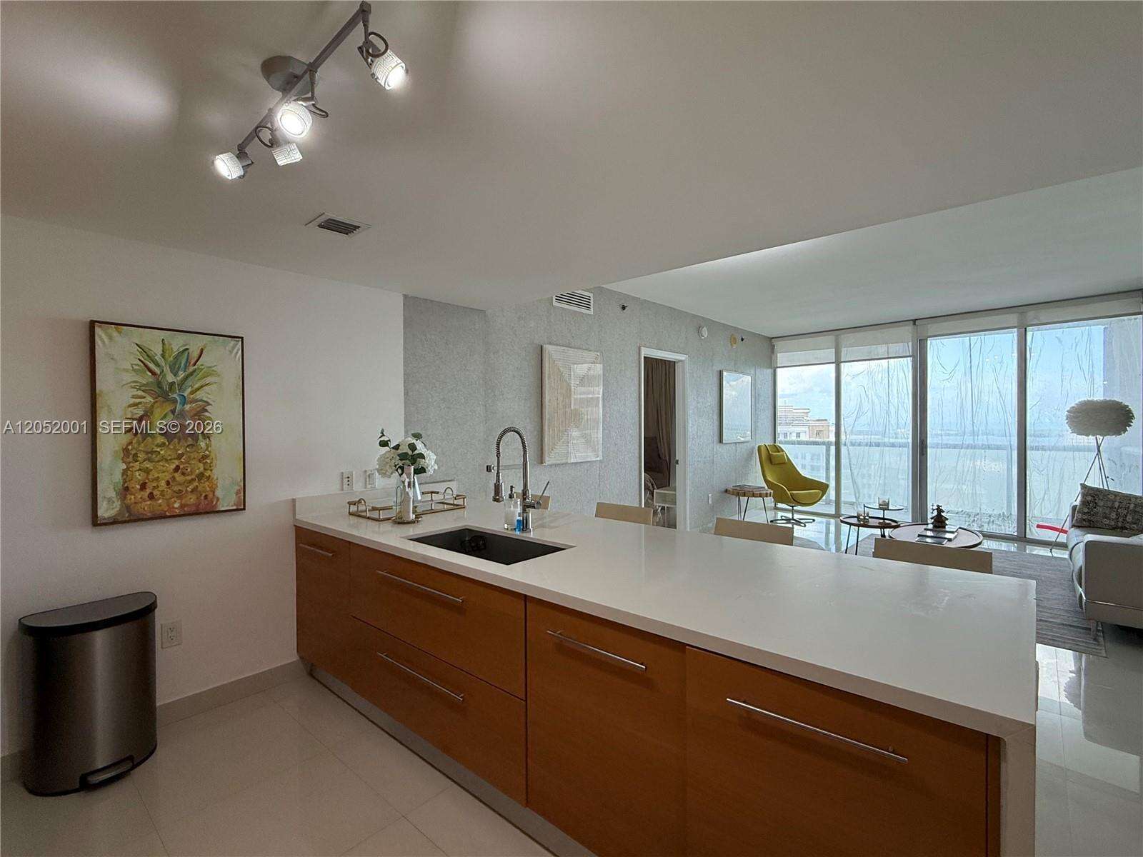 Icon Brickell 1 at 475 Brickell Ave, Miami, FL 33131 - For Rent photo 4