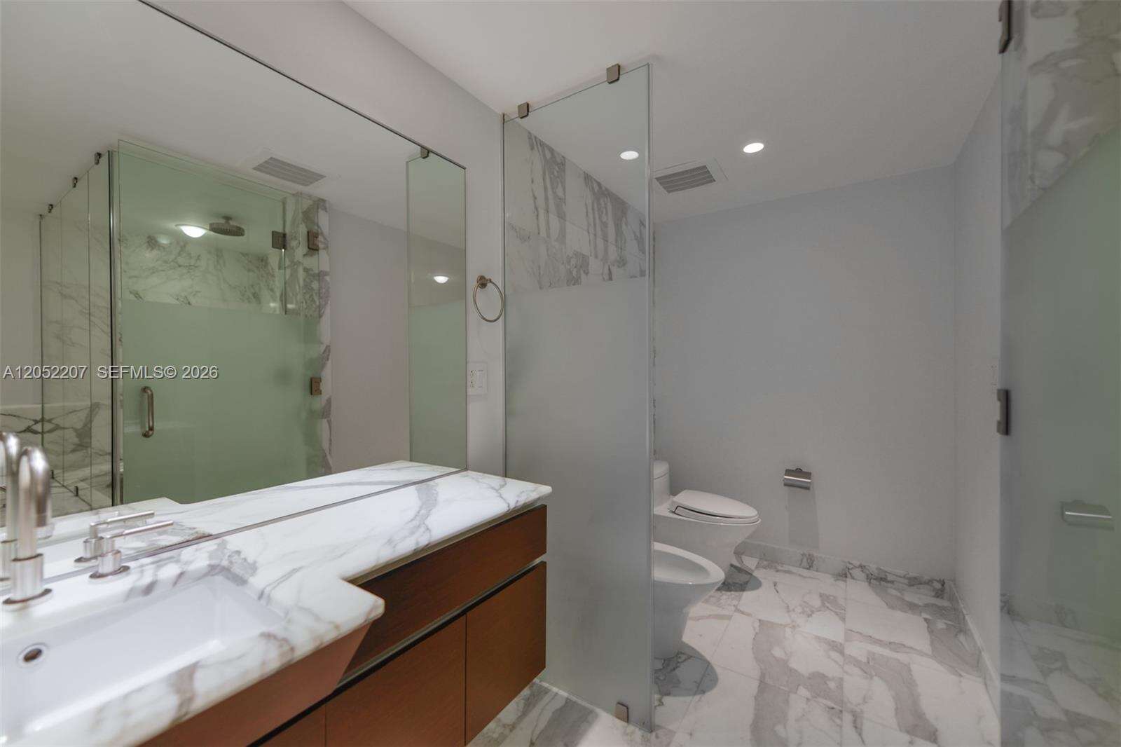 Grovenor House at 2627 Bayshore Dr, Miami, FL 33133 - For Rent photo 45