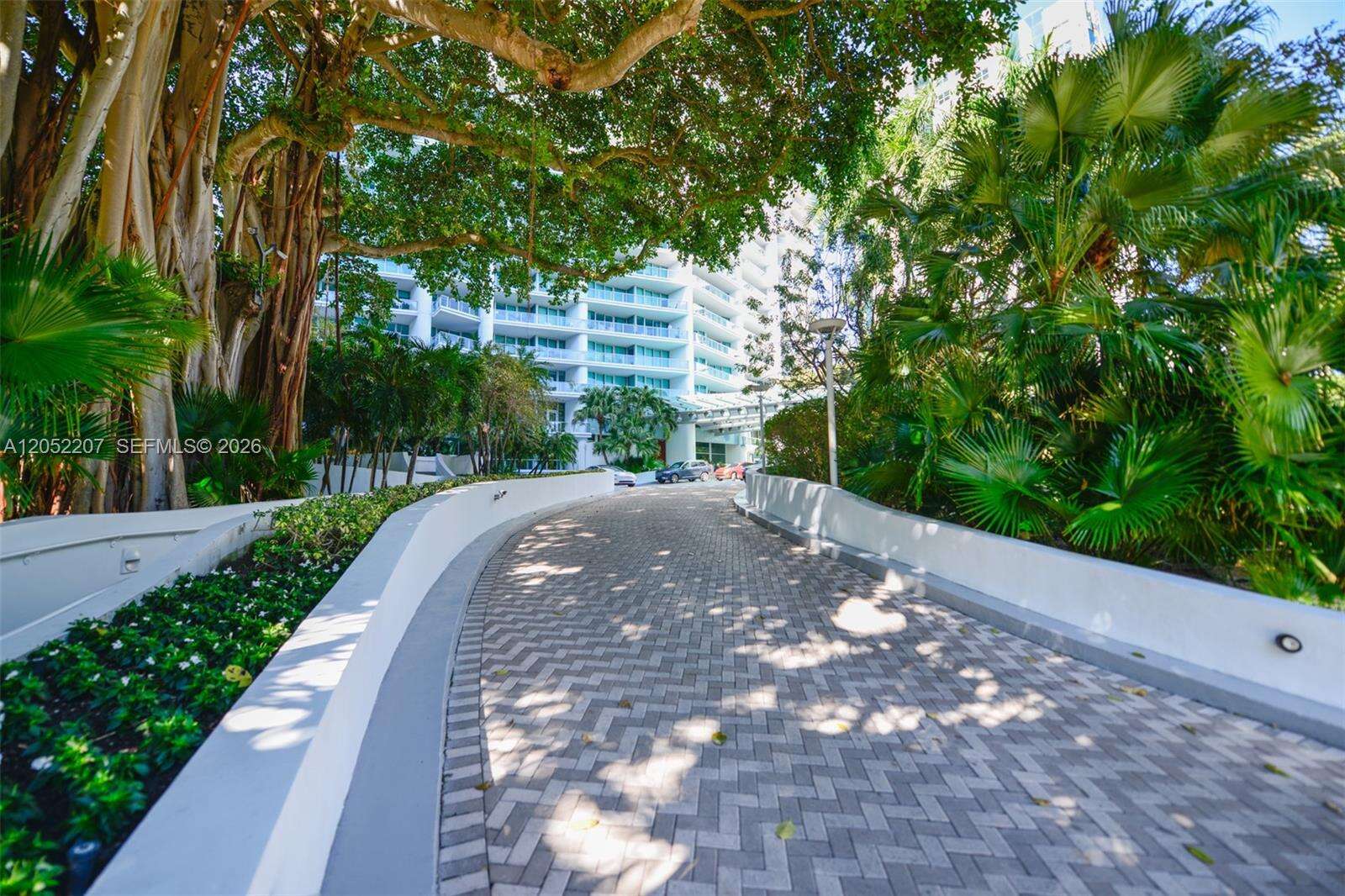Grovenor House at 2627 Bayshore Dr, Miami, FL 33133 - For Rent photo 55