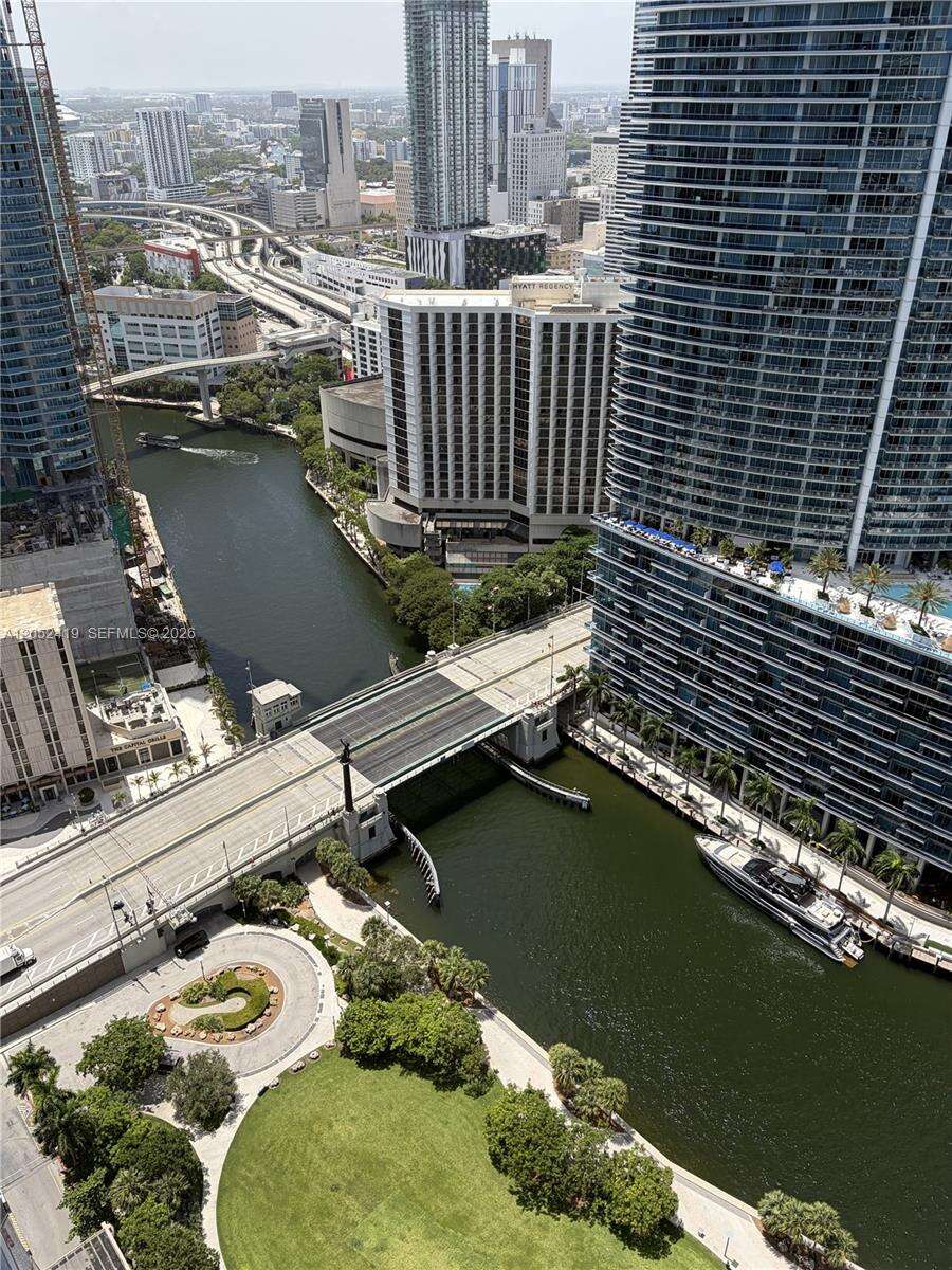 Icon Brickell 1 at 475 Brickell Ave, Miami, FL 33131 - For Rent photo 15