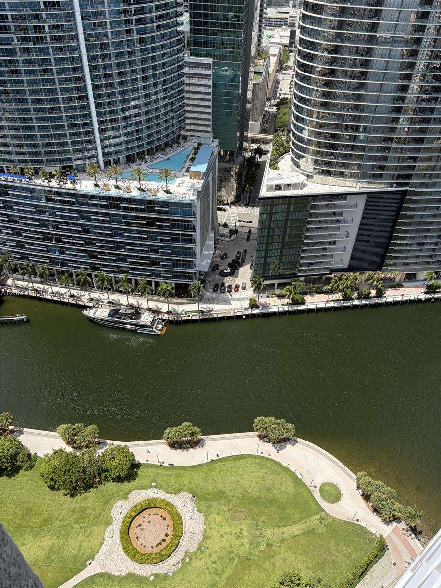 Icon Brickell 1 at 475 Brickell Ave, Miami, FL 33131 - For Rent photo 16