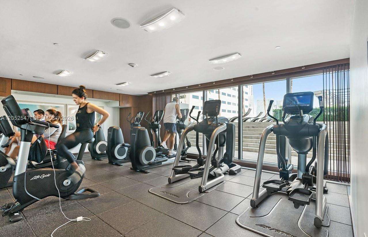 One Miami West at 325 Biscayne Blvd, Miami, FL 33131 - For Rent photo 43
