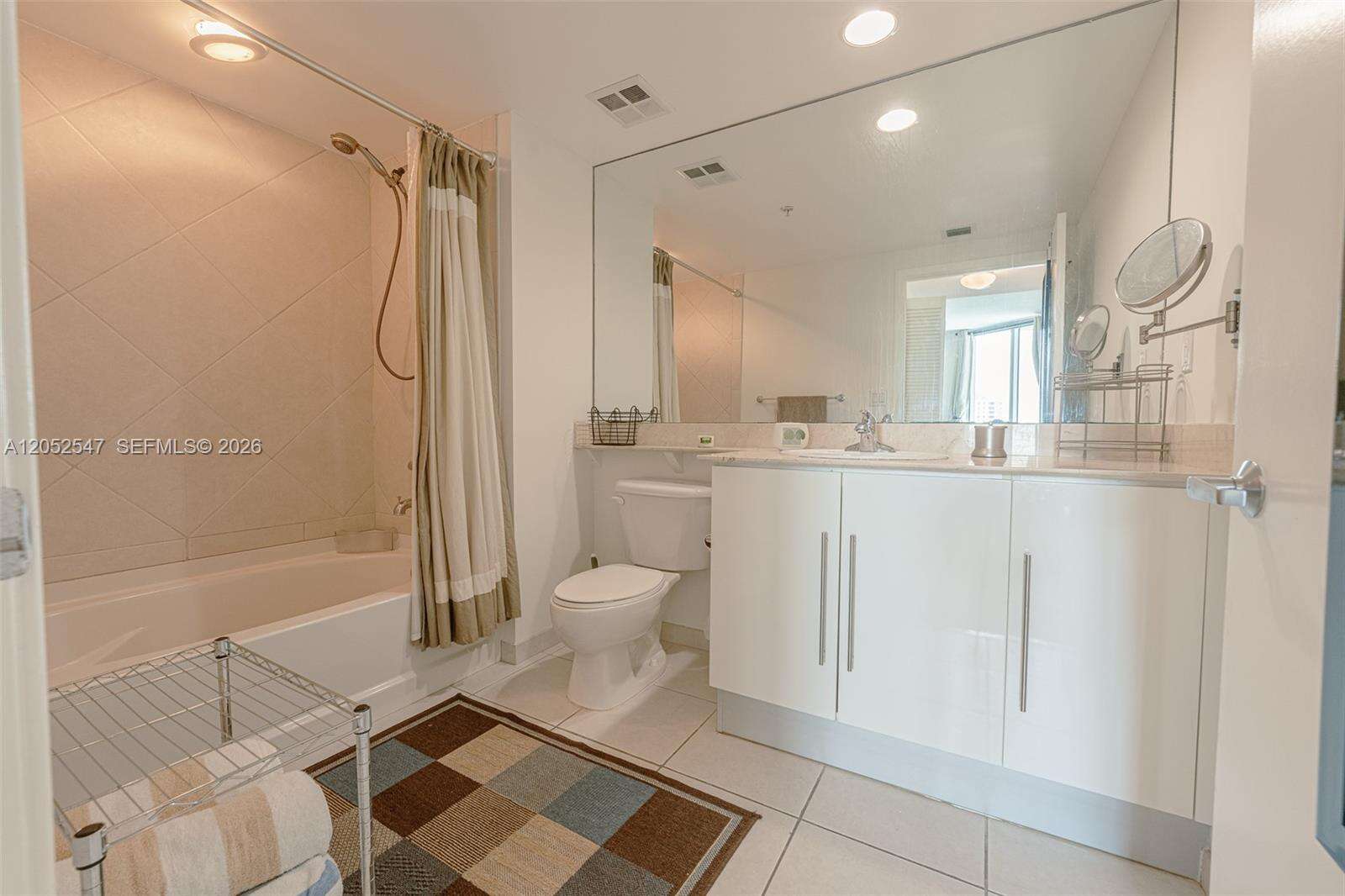 One Miami West at 325 Biscayne Blvd, Miami, FL 33131 - For Rent photo 8