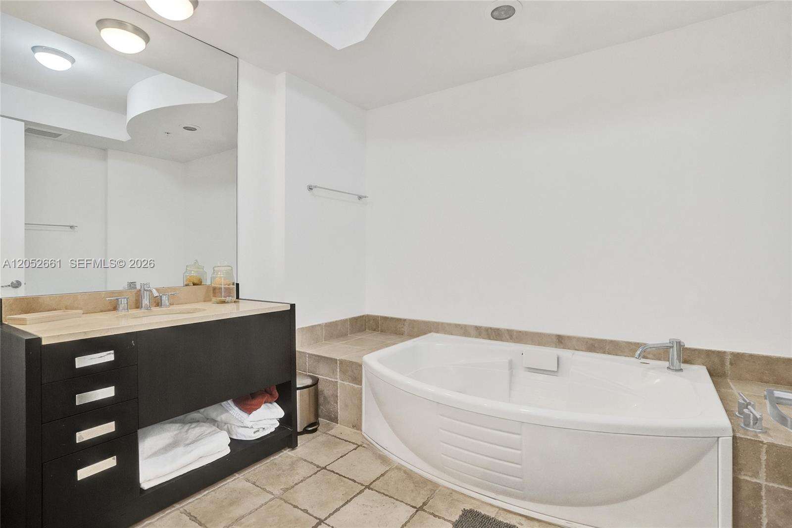Trump Royale at 18201 Collins Ave, Sunny Isles Beach, FL 33160 - For Rent photo 35