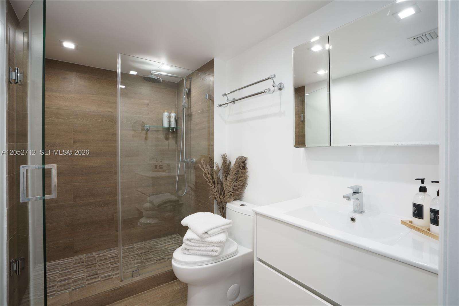 Yacht Club At Portofino at 90 Alton Rd, Miami Beach, FL 33139 - For Rent photo 13