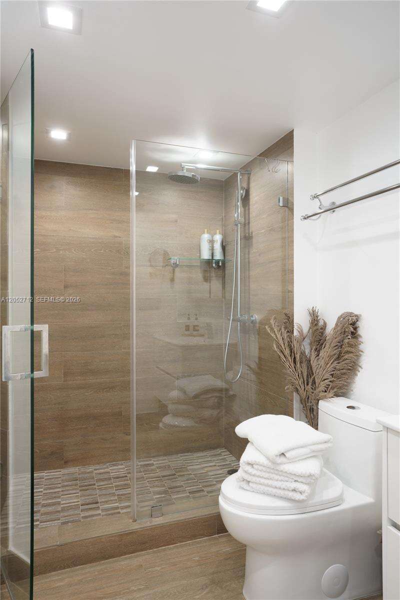 Yacht Club At Portofino at 90 Alton Rd, Miami Beach, FL 33139 - For Rent photo 14
