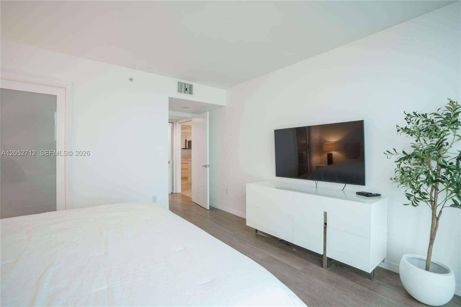 Yacht Club At Portofino at 90 Alton Rd, Miami Beach, FL 33139 - For Rent photo 18