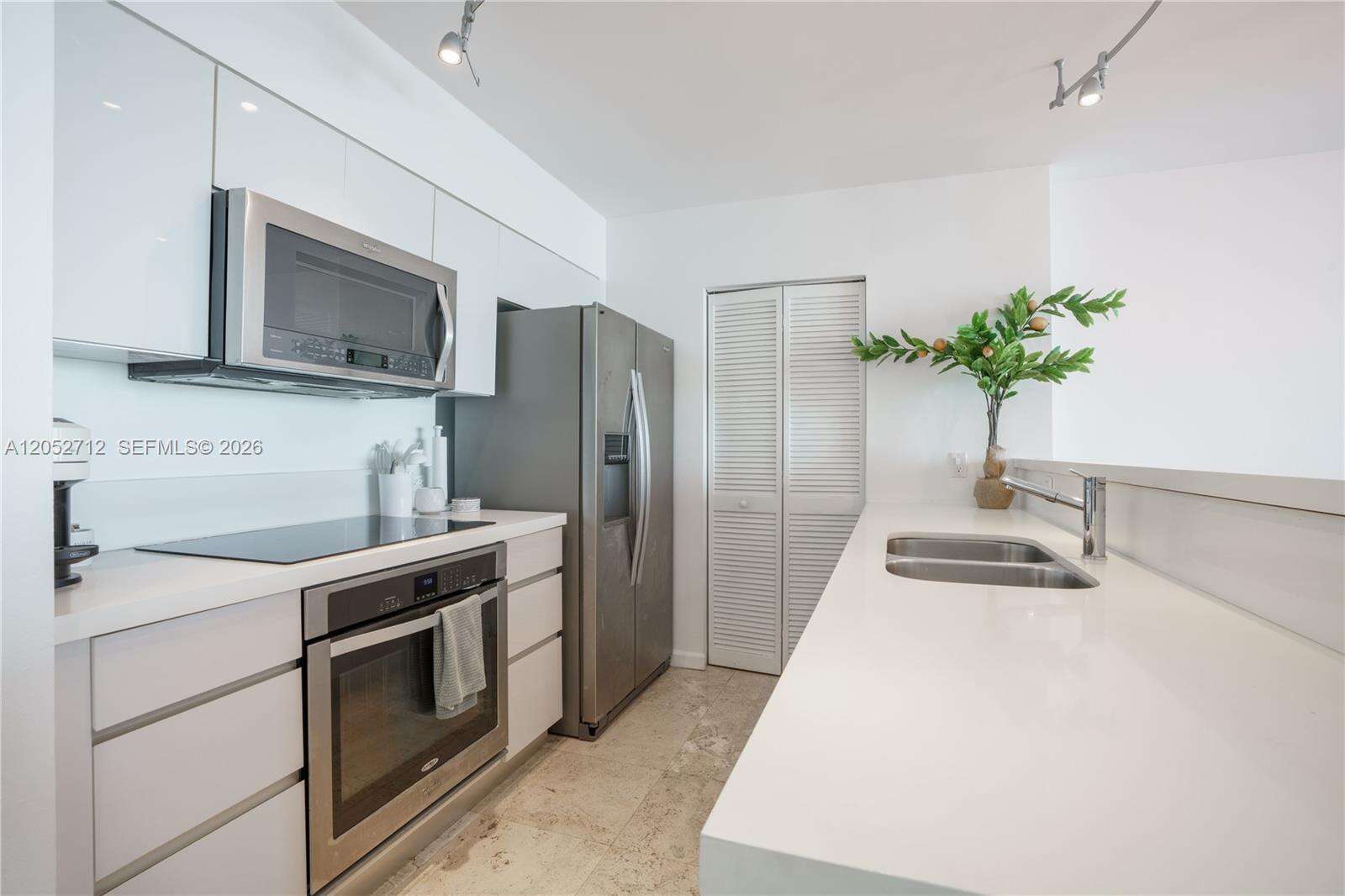 Yacht Club At Portofino at 90 Alton Rd, Miami Beach, FL 33139 - For Rent photo 5