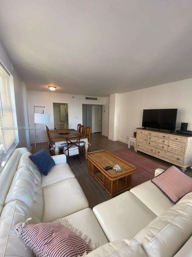 Decoplage at 100 Lincoln Rd, Miami Beach, FL 33139 - For Rent photo 4