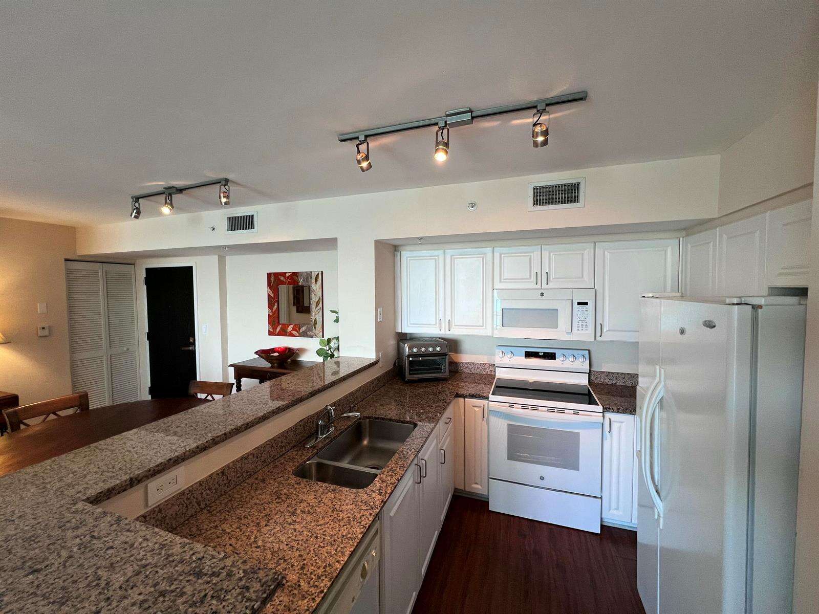 Yacht Club At Portofino at 90 Alton, Miami Beach, FL 33139 - For Rent photo 6