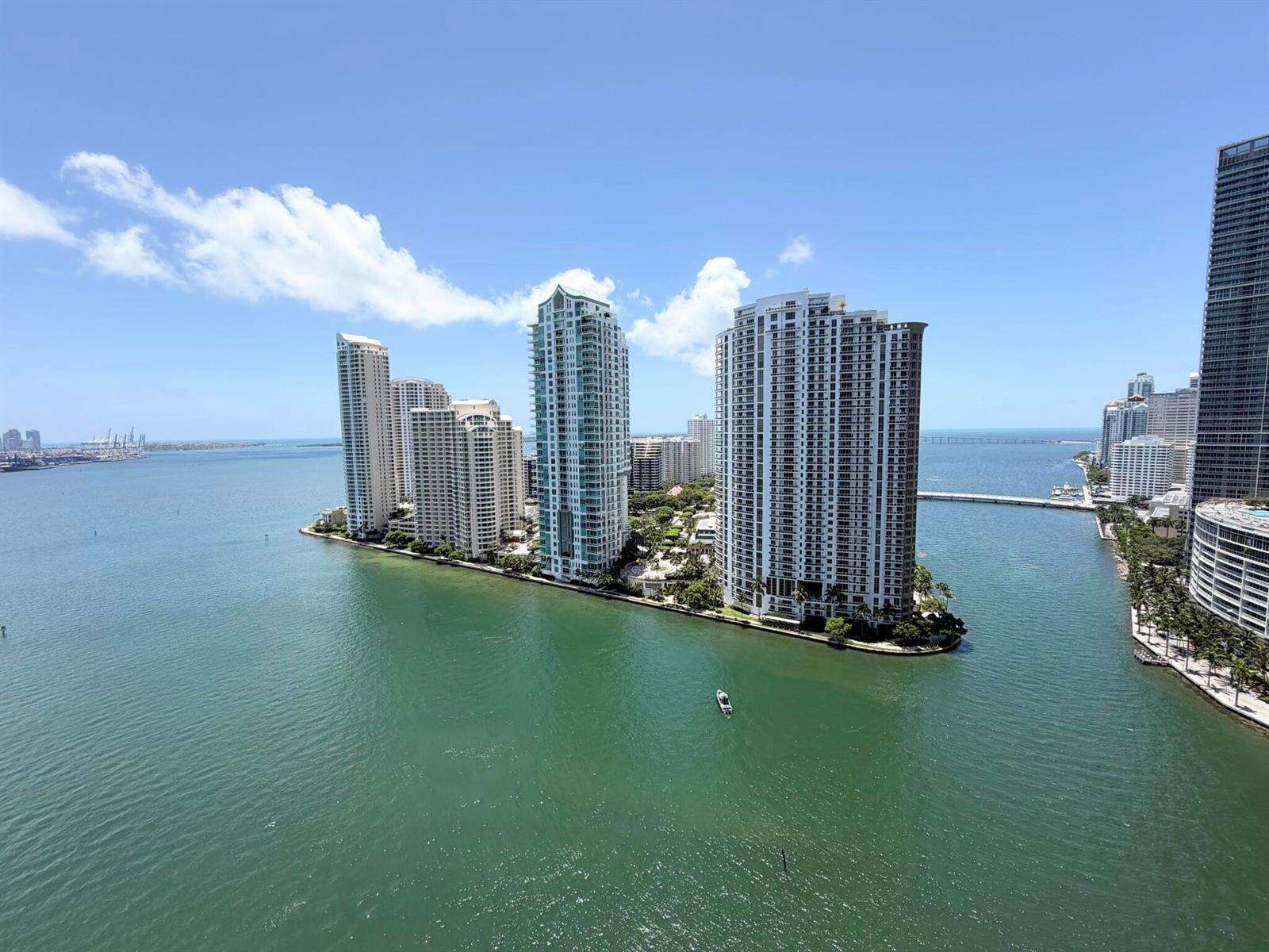 Met 1 at 300 Biscayne, Miami, FL 33131 - For Rent photo 1
