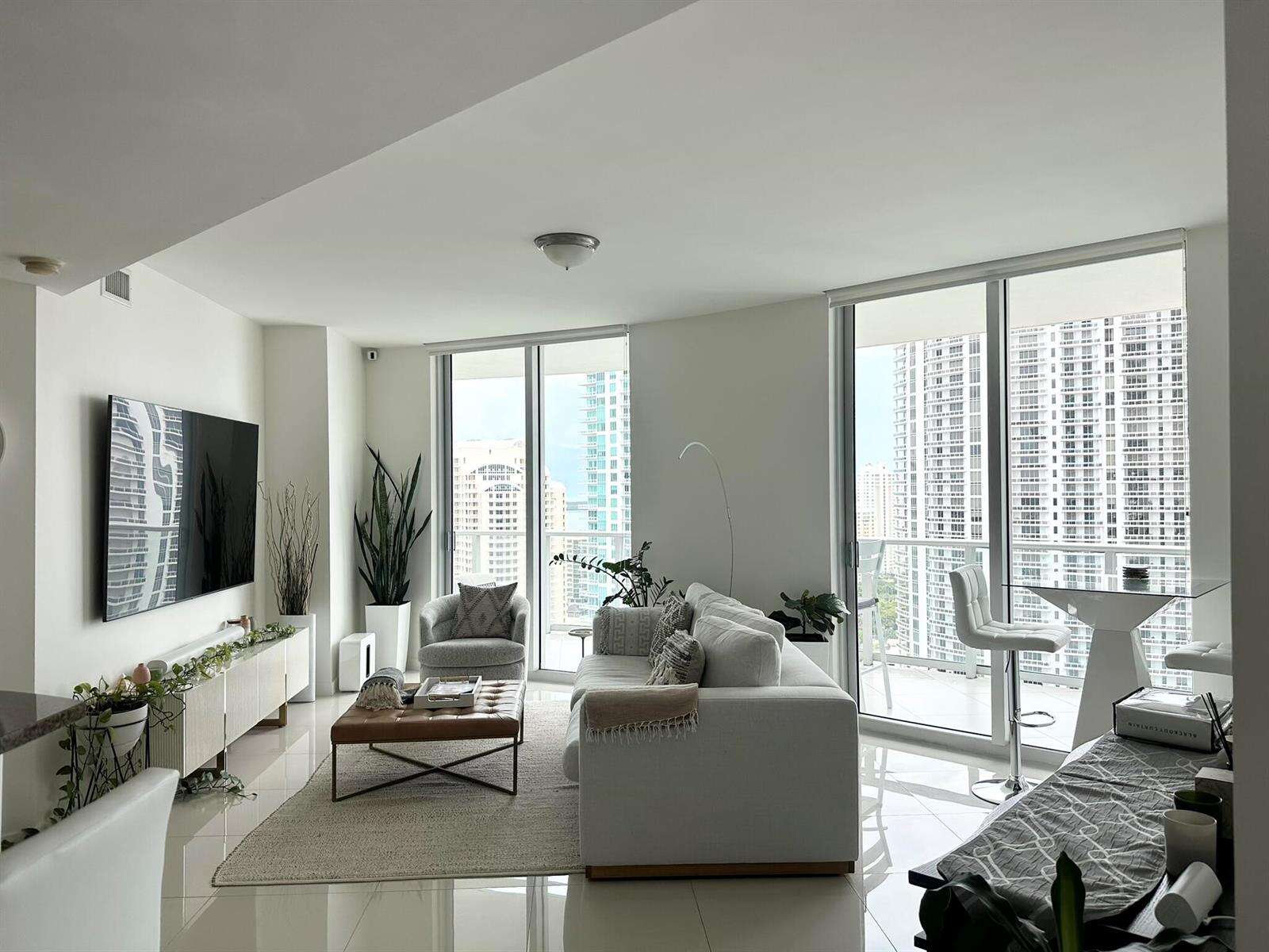 Met 1 at 300 Biscayne, Miami, FL 33131 - For Rent photo 4