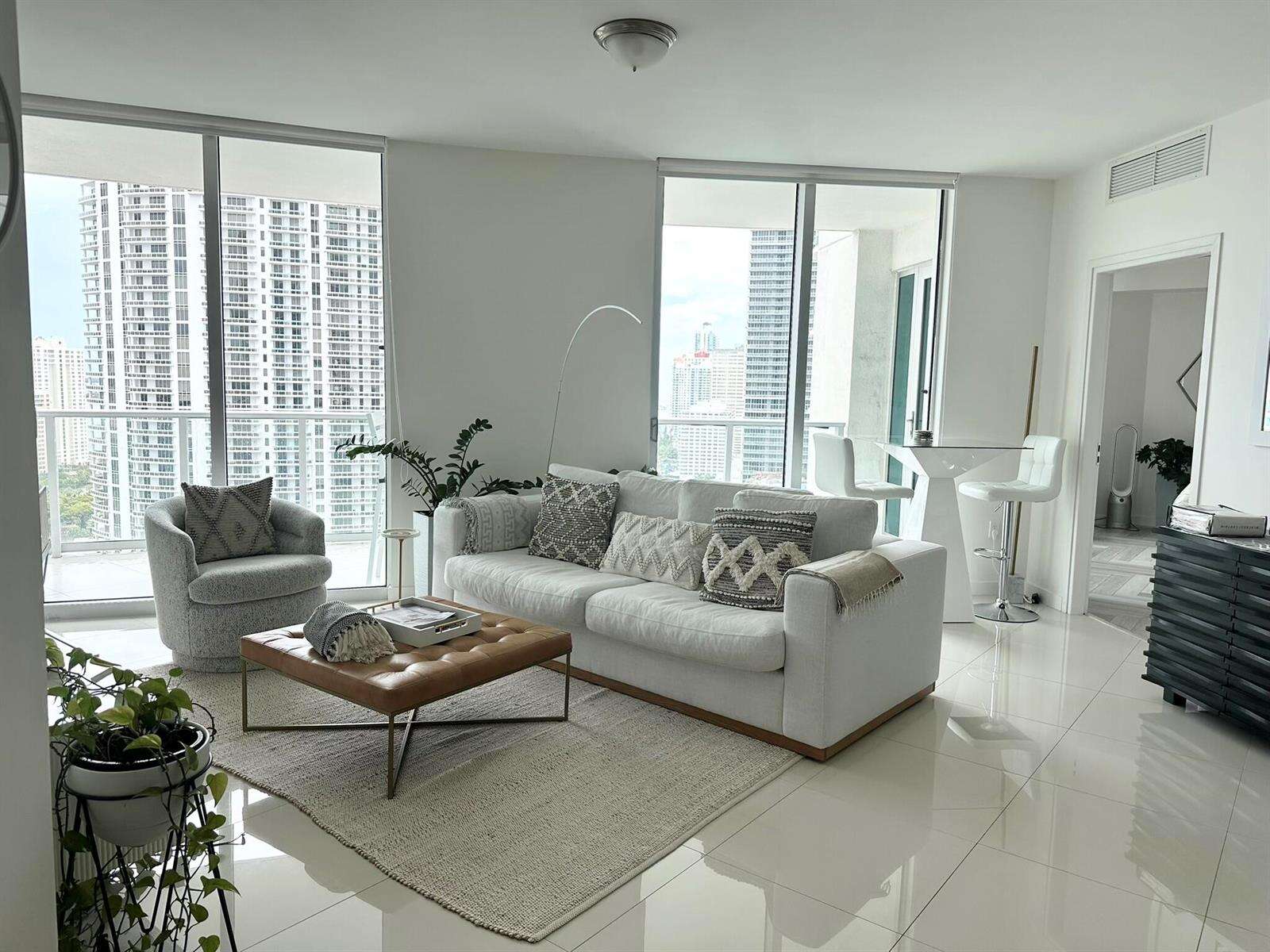 Met 1 at 300 Biscayne, Miami, FL 33131 - For Rent photo 6